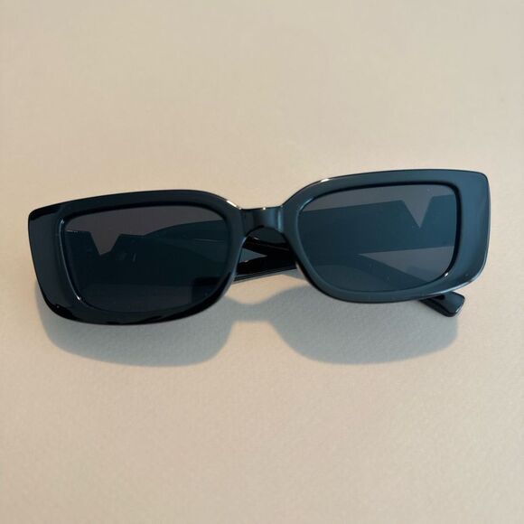 Black and Gold Sunglasses C11 - Picture 3 of 6